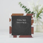 Kuh Brown und weißes Monogramm Einladung (Stehend Vorderseite)