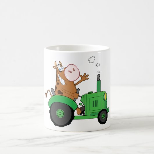 Kuh, die einen Traktor fährt Kaffeetasse (Mittel)