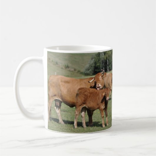 Kuh, die ihr Kalb leckt Kaffeetasse (Links)
