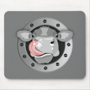 Kuh leckt Nase Mousepad