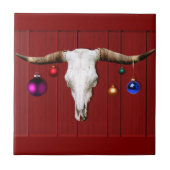 Kuh Schädel mit Weihnachtsschmuck auf Rotbarn Fliese (Vorderseite)