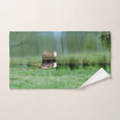Kuh schwimmt in einem Teich Badhandtuch Set (Handtuch)