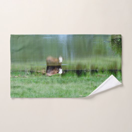 Kuh schwimmt in einem Teich Badhandtuch Set (Handtuch)