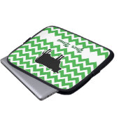 Kuh-Silhouette mit grünem Zickzack Muster Laptopschutzhülle (Vorne Knopf)