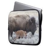 Kuh und Kalb Bison, Gelbstein Laptopschutzhülle (Vorderseite Links)