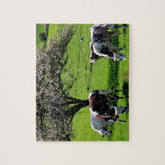 Kuh unter blühenden Apfelbäumen in der Normandie Puzzle (Vertikal)