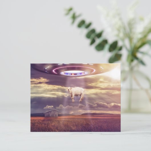 Kuh von Außerirdischen entführt Fantasy Art Postkarte (Stehend Vorderseite)