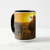Kühe bei Sonnenuntergang Tasse (Vorderseite Links)