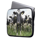 Kühe, die hintereinander stehend sind und die Kame Laptopschutzhülle (Vorderseite Links)