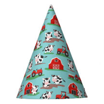 Kühe im landwirtschaftlichen Betrieb und Traktoren