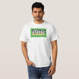 Kühe und Katzen im Feld eines Bauern T-Shirt