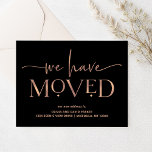 kühl und modern | Meldung verschieben Postkarte<br><div class="desc">Diese äußerst modernen Ankündigungen zeichnen sich durch elegante,  dekorative Imitate aus,  die Rose von Goldtext auf schwarzem Hintergrund für einen zeitlosen und eleganten Look sorgen. Eine stilvolle Art,  Freunde und Familie lassen,  die Sie auf eine neue Zuhause umgezogen haben!</div>
