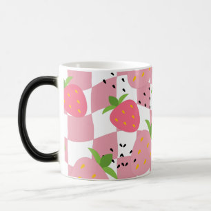 Kühle rosa Küchen Erdbeeren Karomuster Verwandlungstasse
