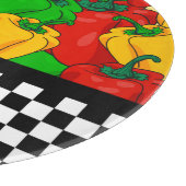 Kühle Tri-farbene Paprikaschoten und Checkerboard Schneidebrett (Ecke)