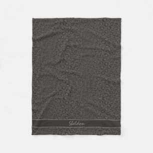 Kühler schwarzer grauer Cheetah-Druck Monogramm Fleecedecke