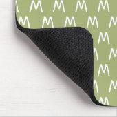 Kühles Grün und Weiß Monogramm Mousepad (Ecke)