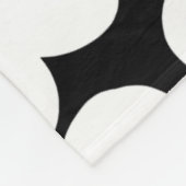 Kühne Blume - Weiß auf Schwarz Fleecedecke (Ecke)