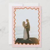 Kühne einfache Korallenrosa Einladung zur Hochzeit (Rückseite)