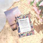 kühne farbenfrohe Abstrakte Maximalistische Hochze Dankeskarte<br><div class="desc">Ein einzigartiges Foto Dankeschön-Karte, um unsere kühne Abstrakte Blumenkollektion zu ergänzen. Dieses Design zeichnet sich durch ein abstraktes botanisches Muster in Erdtönen aus Rosa, lila, Grün und Blau aus. Es gibt eine maßgeschneiderte Dankesbotschaft, um Freunden und Familie Ihre Dankbarkeit auszudrücken. Auf der Rückseite des Designs befindet sich Ihr individuelles Foto...</div>