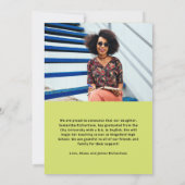 kühne Graduate | Modernes Zwei Foto 2022 Abschluss Einladung (Rückseite)