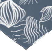 kühne Karibik-Stammtücher: Navy Blue & White, Tischdecke (Schrägansicht)