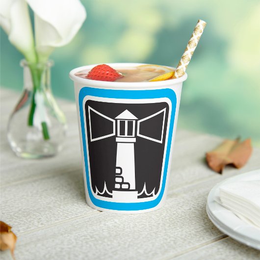 kühne Leuchtturm Beacon mit Ozeanwellen-Symbol Pappbecher