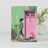 Kühne Mode in einer lebendigen urbanen Landschaft Einladung (Stehend Vorderseite)