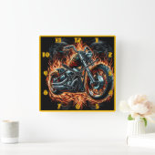 kühne Motorräder, die bei Dämmerung in lebhaften F Quadratische Wanduhr (Zuhause)