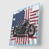 kühne Motorräder vor dem Hintergrund der amerikani Quadratische Wanduhr (Winkel)