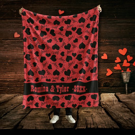 Kühne Red Valentine's mit schwarzem Herzmuster Fleecedecke