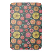 Kühne und farbenfrohe Boho chic Scandi Folk floral Badematte (Vorderseite Vertikal)
