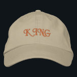 Kühne und Regal Hat der Khaki King Cotton Super Ca Bestickte Baseballkappe<br><div class="desc">Jeden Tag Royalty: Tragen Sie Ihre Krone mit Stolz in dieser khaki Baumwollkappe,  mit "King" bestickt auf der Vorderseite. Das verstellbare Gurtband sorgt für eine gemütliche und komfortable Passform.</div>