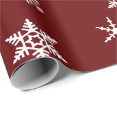 kühne weiße Schneeflocken auf dem dunklen Burgundy Geschenkpapier (Rolleneckpunkt)