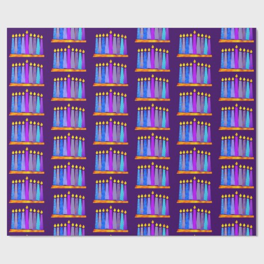 Kühne Whimsical Hanukkah Menorah Candles auf Lila Geschenkpapier (Flach)
