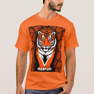 Kühner Tiger auf gesprungener Erde im Hintergrund T-Shirt