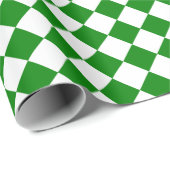 Kühnes Grün-Weiß-Chevron-Muster Klassiker Geschenkpapier (Rolleneckpunkt)