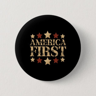 Kühnes Retro-politisches Motto America First D Button