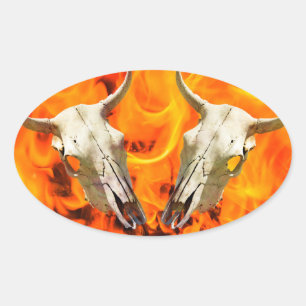 Kuhschädel und Feuer Ovaler Aufkleber