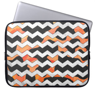 Kuhschwarz und orange Zickzack Laptopschutzhülle