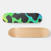Kuhschwarz und Regenbogen Geschenke Skateboard (Horizontal)