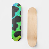 Kuhschwarz und Regenbogen Geschenke Skateboard (Vorderseite)