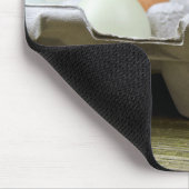 Küken mit Eiern im Karton Mousepad (Ecke)