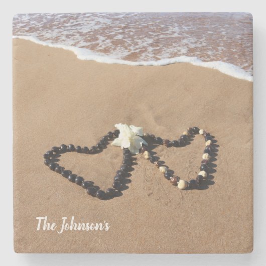 Kukui Nuss Leis auf hawaiischem Steinuntersetzer (Vorderseite)