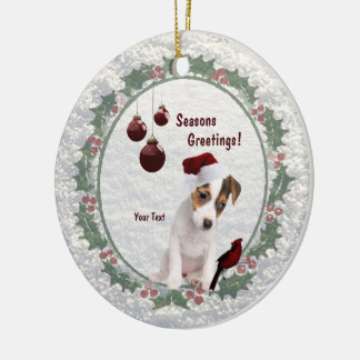 Kundengerechter Jack-Russell-Welpe umarmt Keramikornament