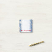 Kundengerechter Name + Weiße/graue Wolken und Post-it Klebezettel (Auf Schreibtisch)