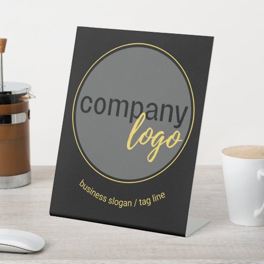 KUNDENLOGO UND SLOGAN-UNTERNEHMEN SOCKELSCHILD (In SItu)