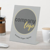 KUNDENLOGO UND SLOGAN-UNTERNEHMEN SOCKELSCHILD (In SItu)