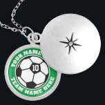 Kundenspezifische Fußball-Spieler Jersey Nummer Te Medaillon<br><div class="desc">Benutzerdefinierte Fußball-Spieler Jersey Nummer Team Name kleinen runde Schließfächer Necklace. Personalisiertes Sportgeschenk für Fußballspieler,  Fan und Trainer. Grüne oder benutzerdefinierte Hintergrundfarbe. Sportliche Geschenke für Mädchen,  Schwester,  Tochter,  Enkelin,  Mutter,  Freund,  Teamkollege usw. Erhältlich in kleinen,  mittleren und großen Größen.</div>