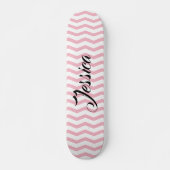 Kundenspezifische girly rosa Zickzack Muster Skateboard (Vorne)