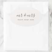 Kundenspezifische Kalligraphie Mr. & Mrs. Newlywed Ovaler Aufkleber (Tasche)